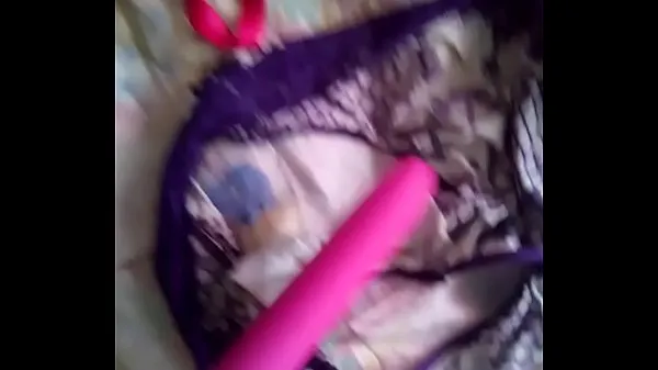 Mostrar Achei o vibrador dela e a tanga da minha prima não tem ninguém em casa vídeos recentes