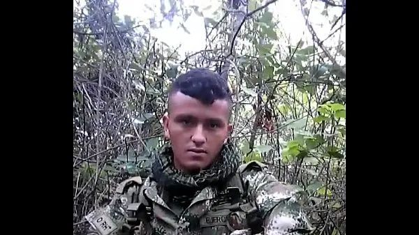 Mostrar Soldado hetero colombiano enganou / tricotou soldado colombiano vídeos recentes