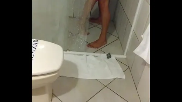 Zobrazit giving to the eater in the shower nových videí