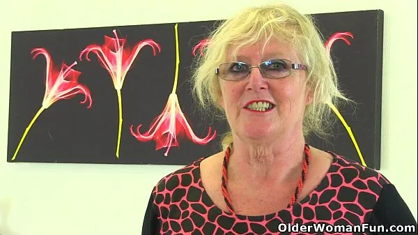 Vis British gilf Claire Knight feels like a good stuffing ferske videoer