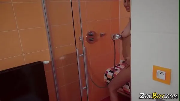 Zobrazit Mouth jizzed babe peed on nových videí