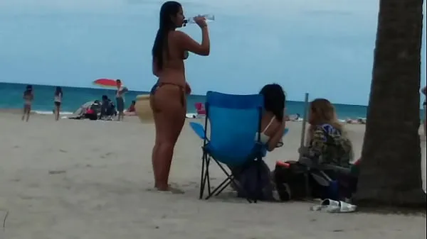 Mostrar Putas en la playa recibiendo pollas duras vídeos nuevos