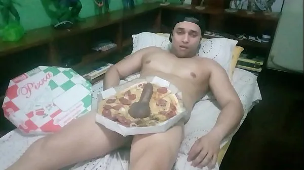 แสดง 20 - Hot dude jerks and cums onto a pizza วิดีโอใหม่