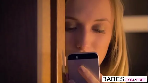 Afficher Babes - (Aislin, Vicky Love) - Trouvé sur son téléphone nouvelles vidéos