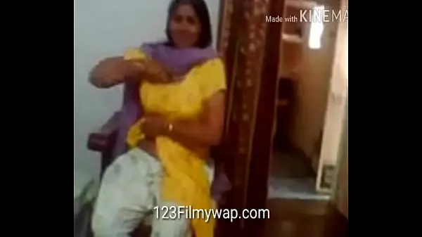 Visa Indian School Teacher Showing Boobs To school student färska videor