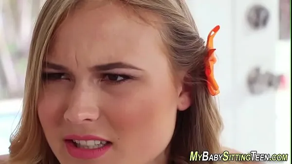 Teen babysitter cum faced friss videó megjelenítése