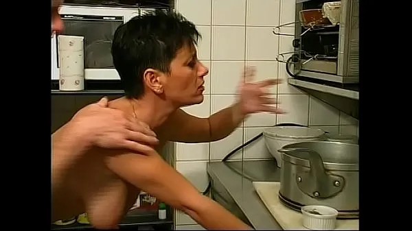 Afficher La femme du barman a un beau cul pour baiser nouvelles vidéos