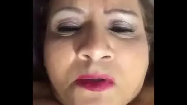 Prikaži Mi abuela quiere sexo svežih videoposnetkov