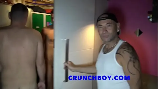 Mostrar sexy twink chupar xxl cokc en público bar vídeos nuevos