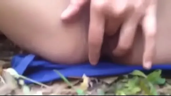 Masturbating in the woods Yeni Videoyu göster