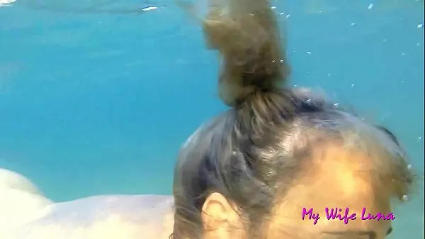 Hiển thị This Italian MILF wants cock at the beach in front of everyone and she sucks and gets fucked while underwater Video mới