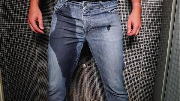 Mostra Pisciare dentro i miei jeans finiti con un grosso spermanuovi video