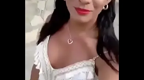 Travesti mostrando verga en la calle Yeni Videoyu göster