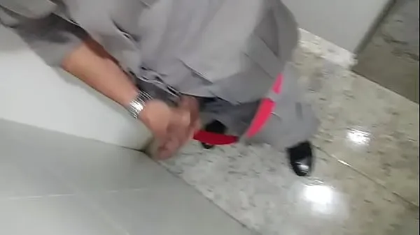 Comedor macho alfa provocando a casada e humilhando o corno. Se gostarem curtam e comentem que eu posto mais Yeni Videoyu göster