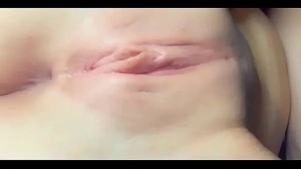 Amateur cumming loudly with vibrator friss videó megjelenítése