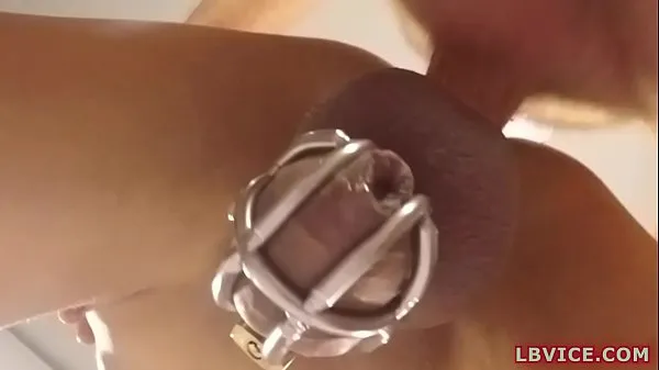 Εμφάνιση Thai transsexual in handcuffs sucks dick and gets ass fucked doggy style φρέσκων βίντεο