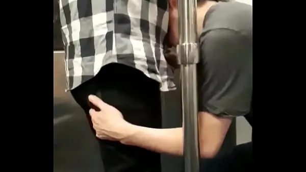 Mostrar menino chupando pau no metrô vídeos recentes