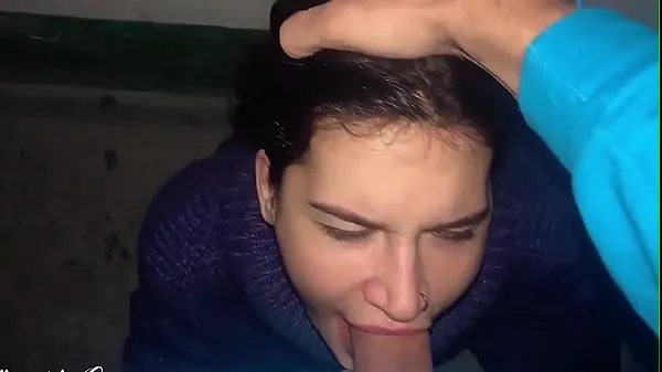 Prikaži Rude Guy Hard Fuck Girl Throat And Cumshot - Public svežih videoposnetkov