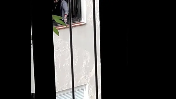 Naked neighbor on the balcony تازہ ویڈیوز دکھائیں