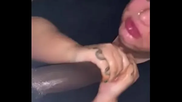 แสดง white bitch gagging on some black dick วิดีโอใหม่