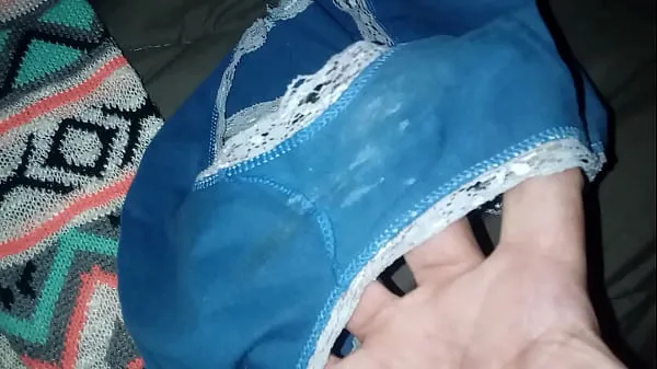 Εμφάνιση Smelling sister in law's panties φρέσκων βίντεο