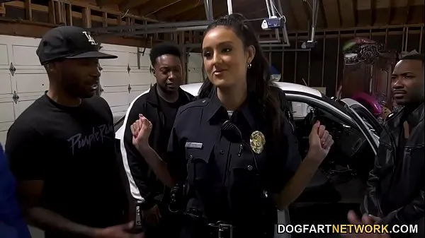 แสดง Police Officer Job Is A Suck - Eliza Ibarra วิดีโอใหม่