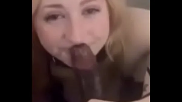 Tunjukkan Beautiful blonde from Santa Catarina sucking my cock Video baharu