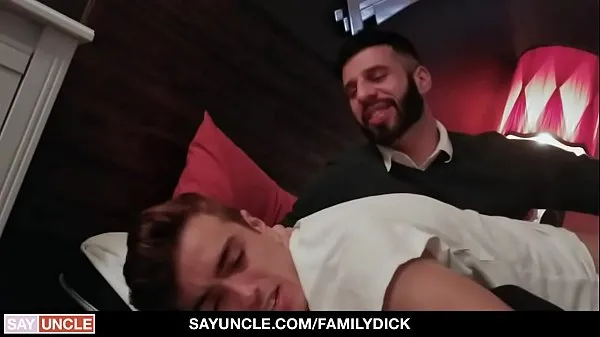 Afficher FamilyDick - Beau-fils baise son beau-père nouvelles vidéos