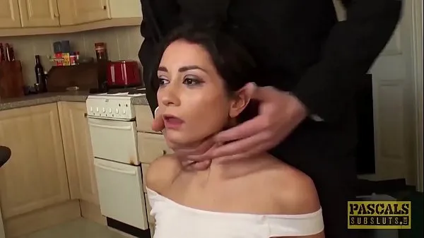 عرض Young Brunette Destroyed By BDSM مقاطع فيديو حديثة