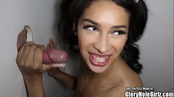 Tampilkan Happy Latina Beauty Tits Sucks Dick in Glory Hole Video segar