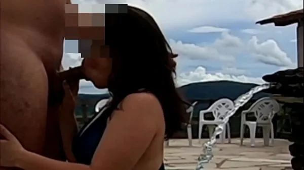 Mostrar FOLLANDO CON NOVIA EN LA PISCINA DE CASA DA MONTAÑA - (VIDEO COMPLETO EN ROJO - ENLACE EN COMENTARIOS vídeos nuevos