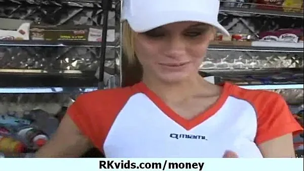 Prikaži Money talked to that this hot babe 25 svežih videoposnetkov