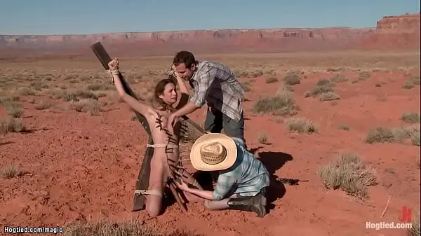 Prikaži Hitchhiker hogtied in the desert svežih videoposnetkov