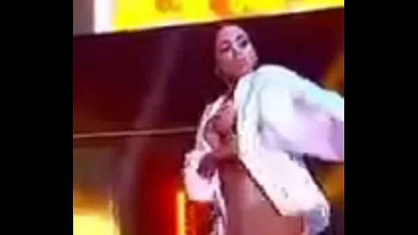 Εμφάνιση Anitta pagando peitinho φρέσκων βίντεο