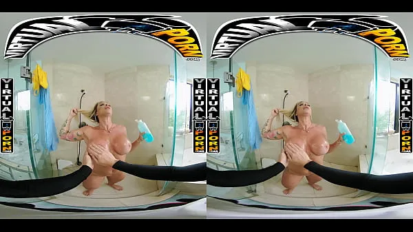 Εμφάνιση Busty Blonde MILF Robbin Banx Seduces Step Son In Shower φρέσκων βίντεο