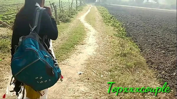 Afficher Emmener la fille chaude desi du village à la ville nouvelles vidéos