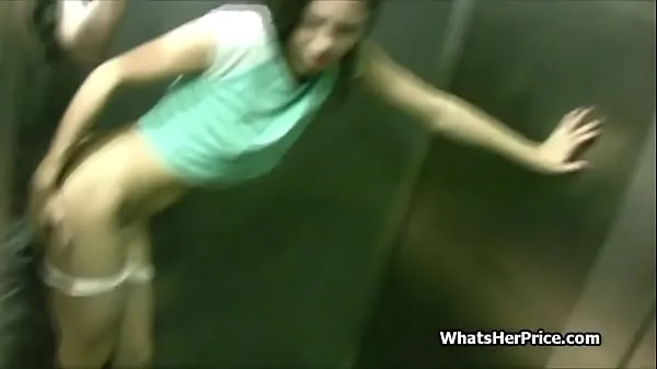 Näytä Fucking Spanish waitress in public elevator tuoretta videota