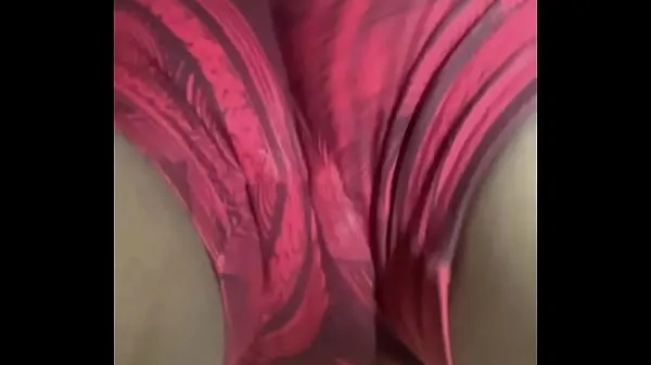 Prikaži fat pussy wet spot in leggings svežih videoposnetkov