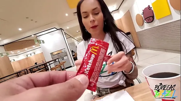 عرض Tirando a Neca para fora enquanto come um Big Mac no McDonalds مقاطع فيديو حديثة