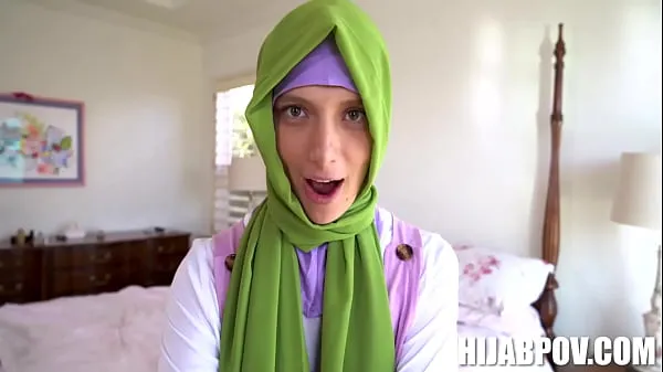 Εμφάνιση Hijab babe Izzy Lush Breaking The Rules φρέσκων βίντεο