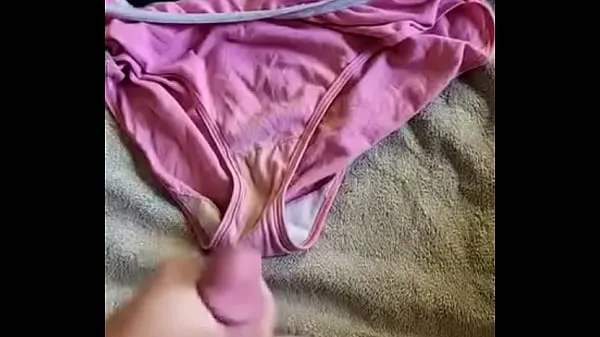 Bbw wife gets painties and bra cummed on friss videó megjelenítése