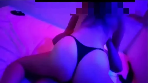 Hiển thị Esposinha novinha gemendo com amigo no motel e corno filmando, a camisinha escapa e ela continua sentando Video mới