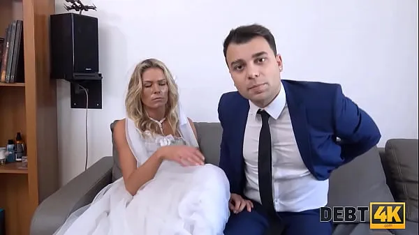 Prikaži DEBT4k. Brazen guy fucks another mans bride as the only way to delay debt svežih videoposnetkov