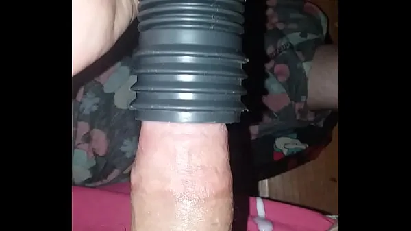 Mostra Sucking my dick with my new vacuum cleanernuovi video