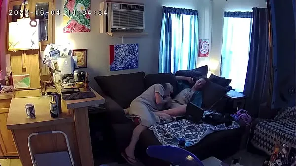 Cabin Camera Footage of Air BNB Host Giving Head To A Paying Guest friss videó megjelenítése