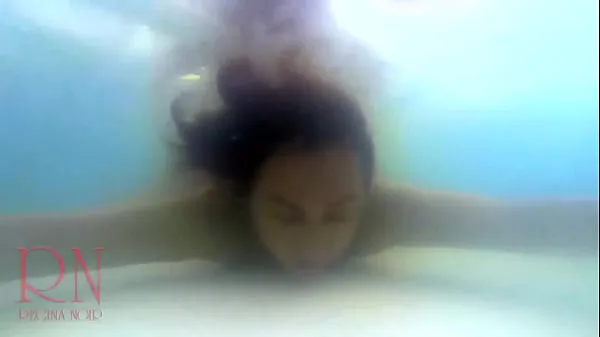 Breaht holding underwater. Domination rough sex. Nudist Regina Noir swimming, sucks and fucks in the swimming pool.3 friss videó megjelenítése