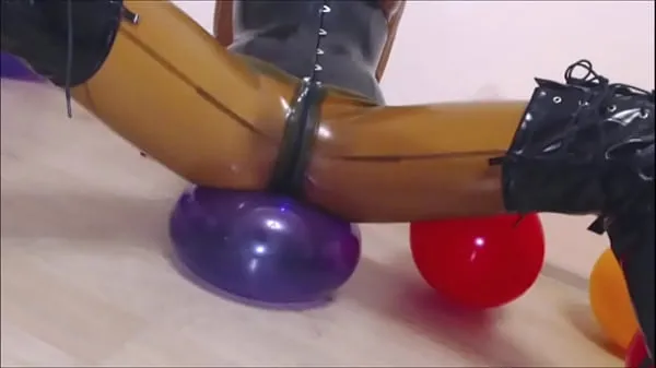 Big titty Fetish Mistress in latex rubber catsuit, latex corset, pvc boots개의 최신 동영상 표시