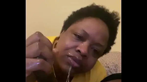 Tunjukkan Mature ebony bbw gets throat fucked by Gansgta BBC Video baharu