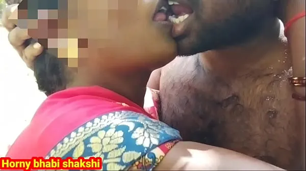 Sexy tamilische junge Frau Training im Wald mit Küssen, Fingern und Ficken mit Fremdenneue Videos anzeigen