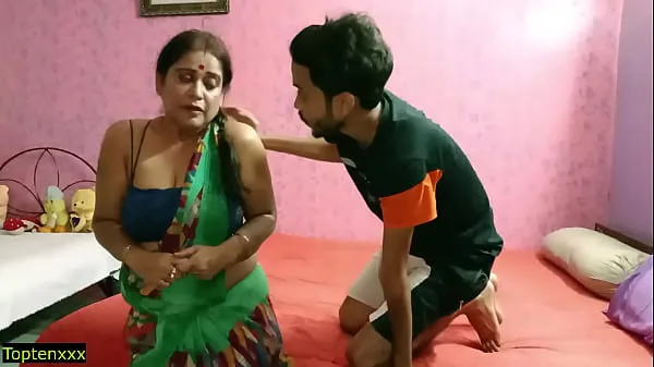 Показать Индийская горячая XXX молодая женщина занимается сексом с красивой тетушкой! с чистым звуком на хиндисвежие видео